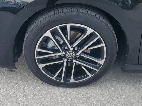 Used 2025 Toyota Camry XLE w/ Premium Plus Package image 4