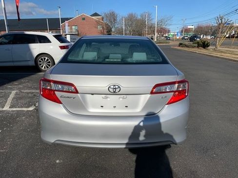 Used 2014 Toyota Camry LE image 4