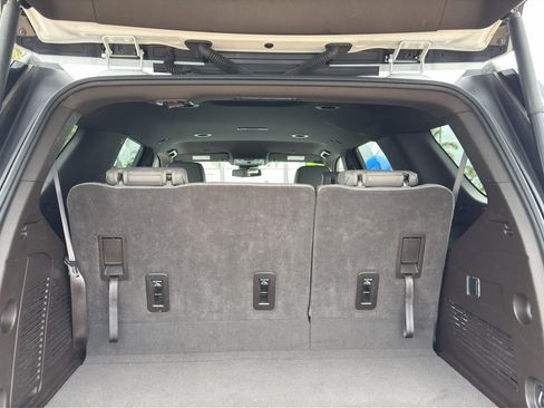 Used 2024 GMC Yukon SLT RWD image 6