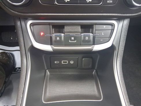 Used 2022 GMC Terrain SLE image 22