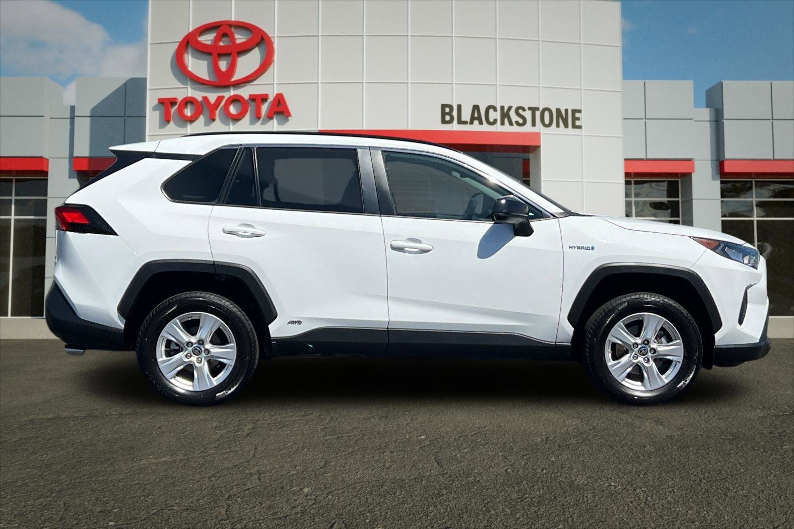 Certified 2021 Toyota RAV4 LE AWD/4WD image 2