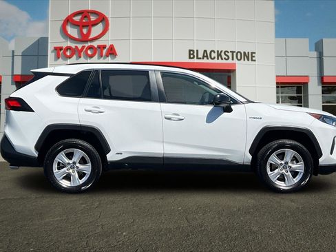 Certified 2021 Toyota RAV4 LE AWD/4WD image 2