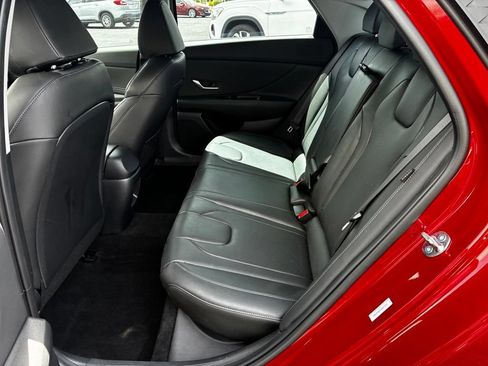 Used 2025 Hyundai Elantra Limited FWD image 12