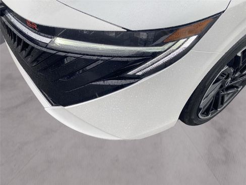 New 2026 Nissan Sentra SR w/ SR Premium Package FWD image 10