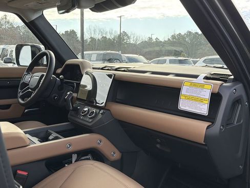 New 2026 Land Rover Defender 110 X-Dynamic SE image 17