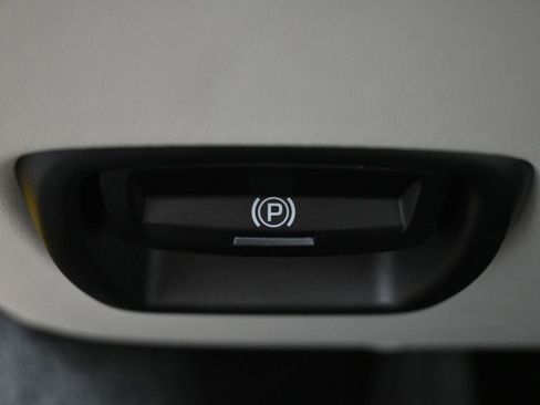 Used 2025 Porsche 718 Cayman image 24