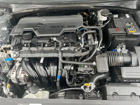 Used 2025 Hyundai Elantra Limited image 30