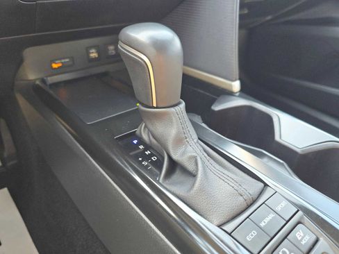 Certified 2025 Toyota Camry SE FWD image 34