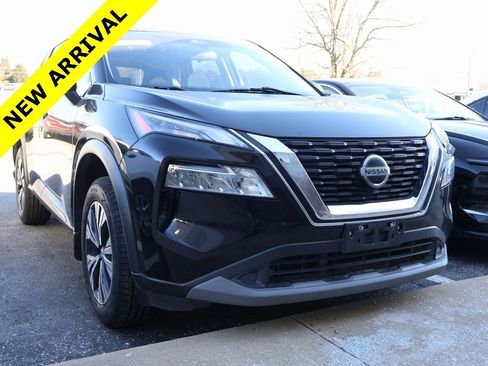 Used 2021 Nissan Rogue SV image 1