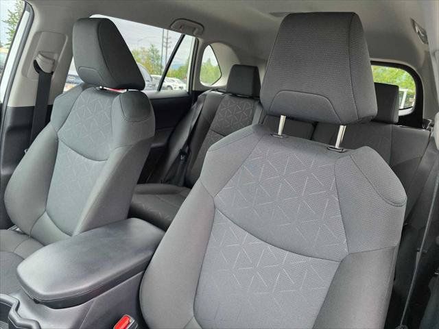 Used 2025 Toyota RAV4 XLE AWD/4WD image 21