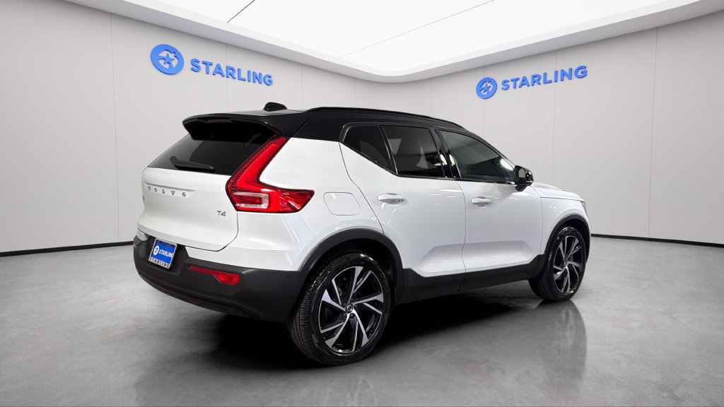 Used 2021 Volvo XC40 T4 R-Design w/ Advanced Package FWD image 9