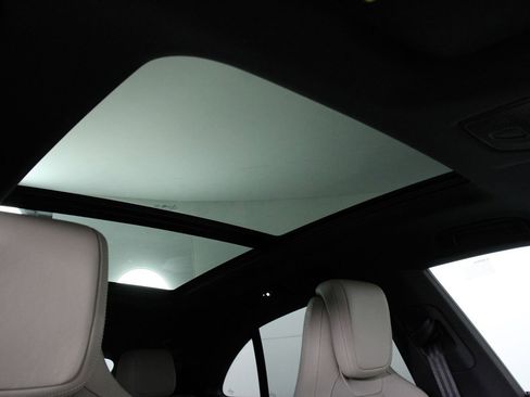 Certified 2025 Porsche Macan 4 Electric image 25