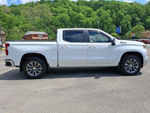 Used 2024 Chevrolet Silverado 1500 LT AWD/4WD image 7