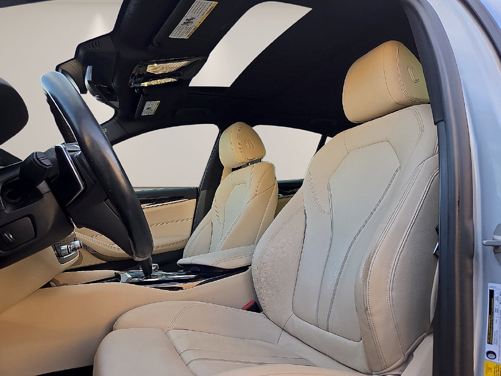 Used 2018 BMW 530e RWD image 13