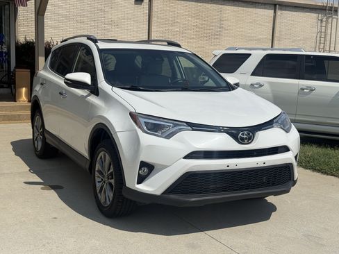 Used 2018 Toyota RAV4 Limited FWD image 3
