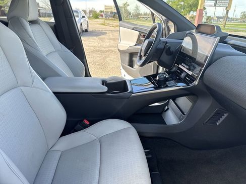 Used 2023 Toyota bZ4X Limited image 31