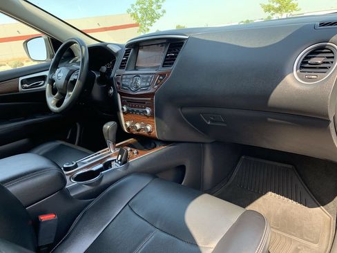 Used 2018 Nissan Pathfinder Platinum AWD/4WD image 34