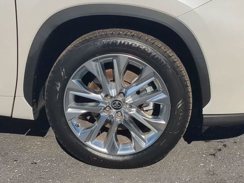 Used 2021 Toyota Highlander Limited image 10