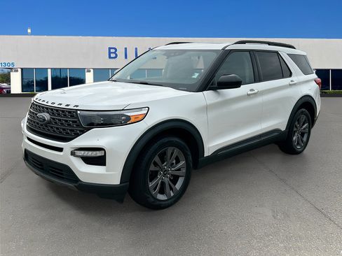 Certified 2023 Ford Explorer XLT w/ Equipment Group 202A RWD image 3