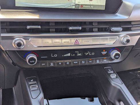 Certified 2024 Kia Telluride S w/ S Sunroof Package FWD image 25