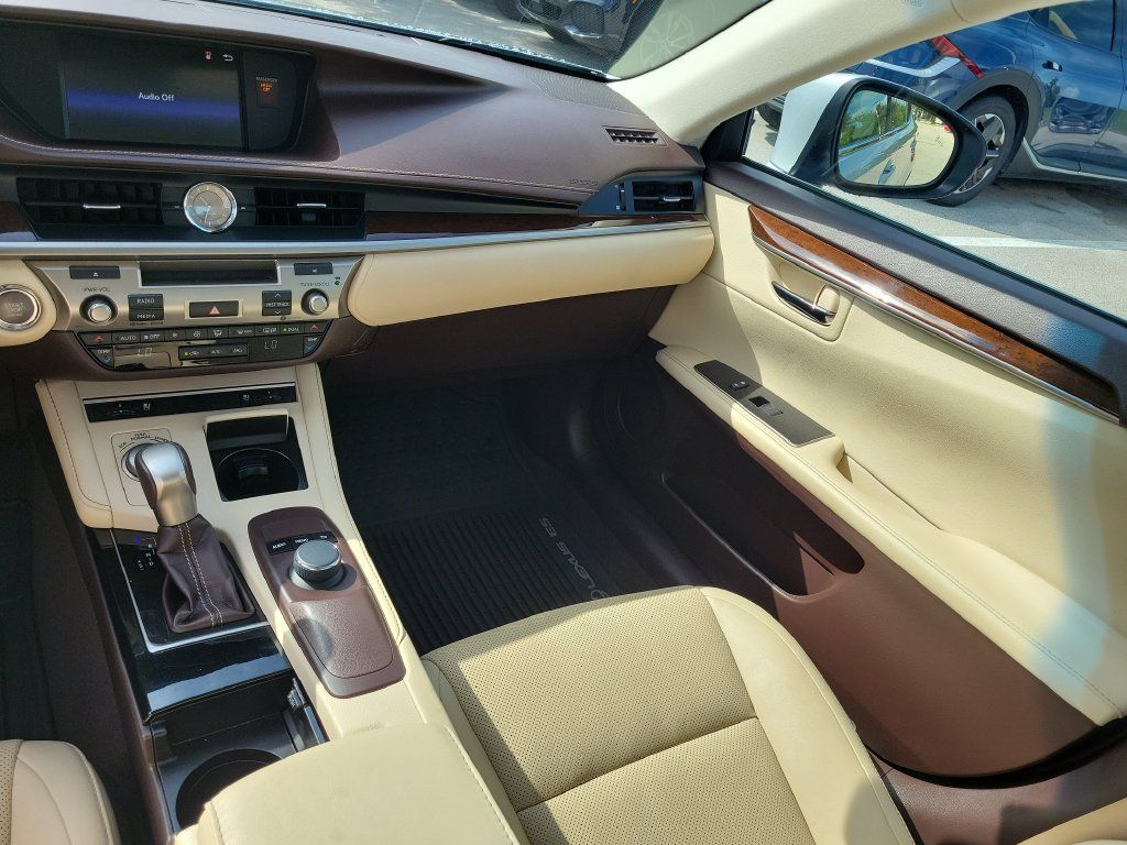 Used 2017 Lexus ES 350 w/ Premium Package FWD image 28