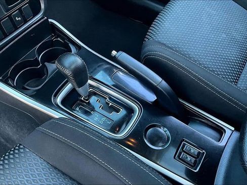 Used 2018 Mitsubishi Outlander FWD image 17
