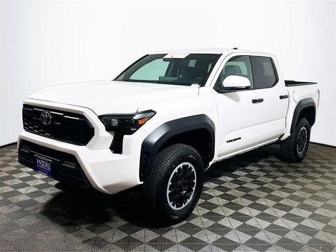 Certified 2024 Toyota Tacoma TRD Off-Road image 4