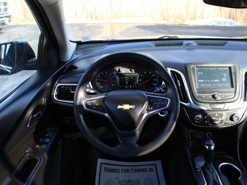 Used 2018 Chevrolet Equinox LT FWD image 19