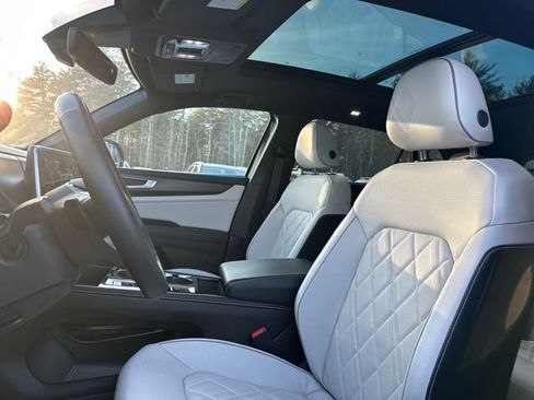 Used 2025 Volkswagen Atlas Cross Sport SEL Premium R-Line image 14