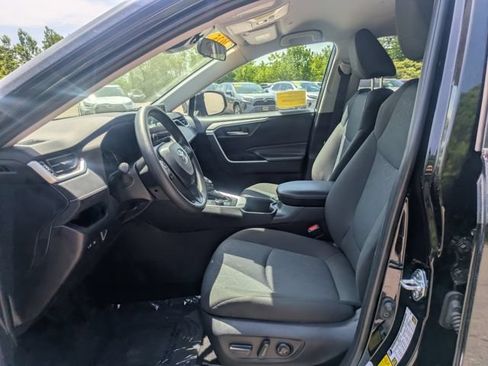 Used 2025 Toyota RAV4 XLE AWD/4WD image 15
