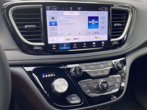 New 2026 Chrysler Pacifica Select image 8