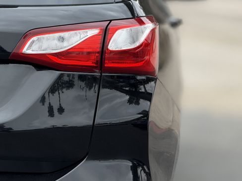Used 2018 Chevrolet Equinox LS FWD image 11
