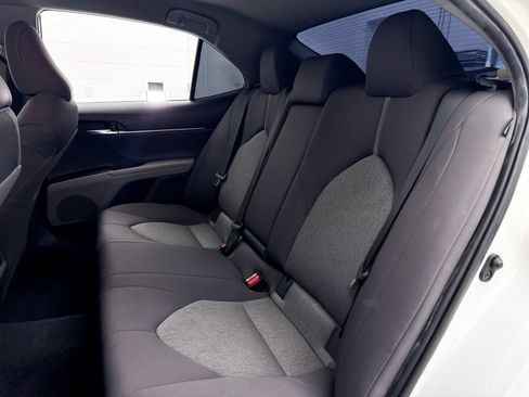 Used 2021 Toyota Camry LE w/ Carpet Mat Package (TMS) FWD image 27