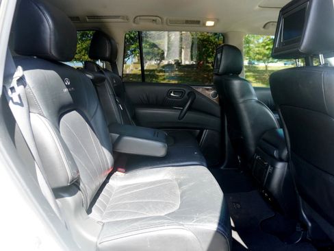 Used 2011 INFINITI QX56 4WD w/ Deluxe Touring Pkg image 20