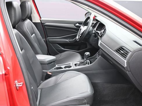 Used 2019 Volkswagen Jetta SE w/ Cold Weather Package image 35