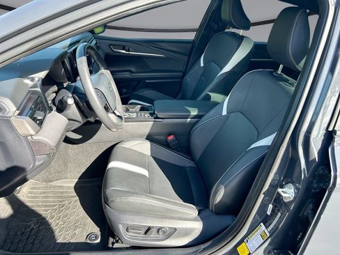 Used 2025 Toyota Camry SE w/ Convenience Package FWD image 11