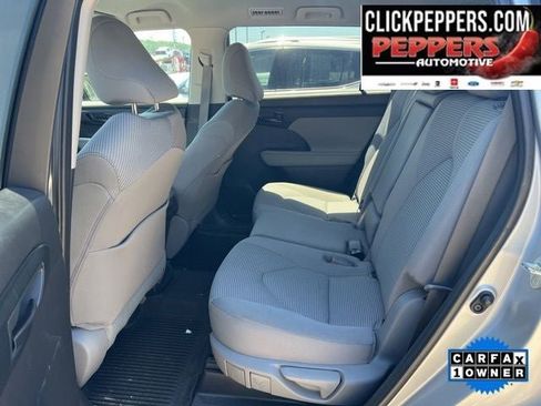 Used 2023 Toyota Highlander LE AWD/4WD image 11