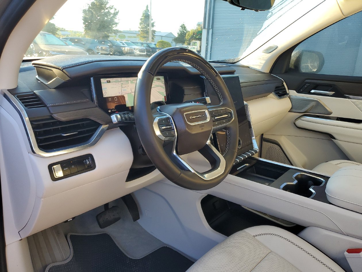 Used 2024 GMC Acadia Denali w/ Super Cruise Package FWD image 19