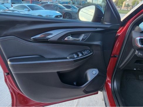 Used 2021 Chevrolet TrailBlazer RS w/ Sun and Liftgate Package image 24