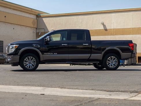 Used 2016 Nissan Titan Platinum Reserve image 4