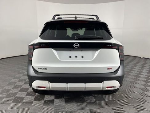 New 2026 Nissan Kicks SR image 8