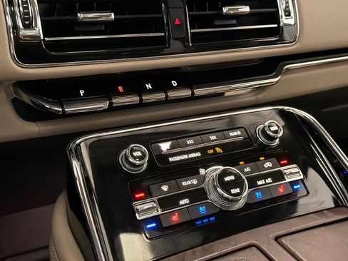 Used 2023 Lincoln Navigator L Reserve AWD/4WD image 32