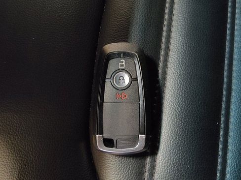 Used 2024 Ford Edge SEL image 32