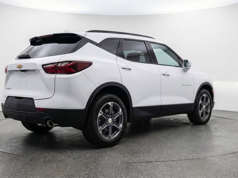 Used 2025 Chevrolet Blazer LT image 9