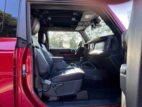 Used 2025 Ford Bronco Badlands AWD/4WD image 16