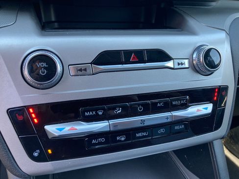 Certified 2022 Ford Explorer XLT w/ Equipment Group 202A image 18