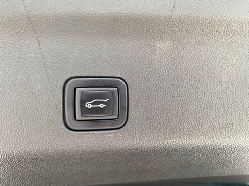 Used 2022 GMC Yukon XL Denali AWD/4WD image 8