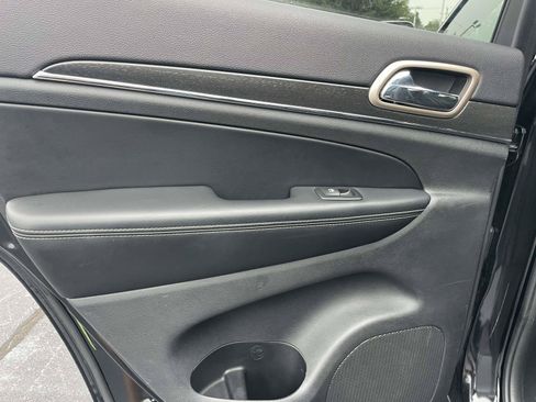 Used 2017 Jeep Grand Cherokee Limited AWD/4WD image 12