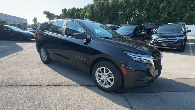 Used 2023 Chevrolet Equinox LS FWD image 2