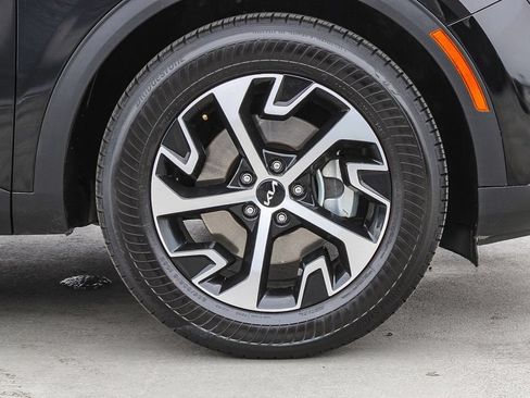 Used 2025 Kia Sportage EX FWD image 11